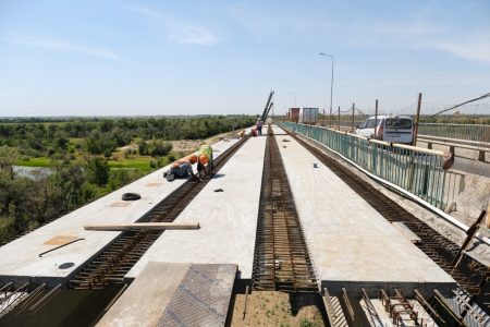 Мост через Белый Ильмень откроют через два месяца