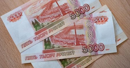 Астраханцам приходят тысячи рублей на карту перед выборами