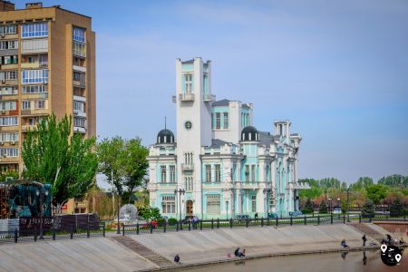 Астраханцы собирают подписи против храма