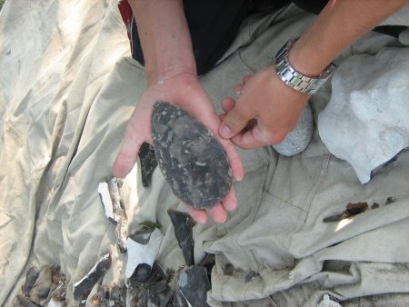 В Астрахани открывается выставка каменных орудий труда древнего человека