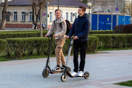 В Астрахани предложили ограничение скорости для самокатов на Петровской набережной
