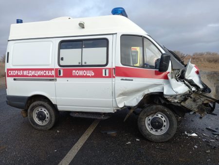 «Скорая» попала в большую аварию на трассе под Астраханью