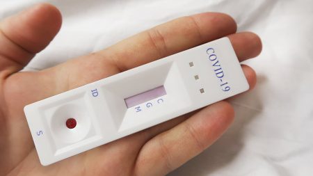 В Астраханскую область привезут моментальные тесты на коронавирус