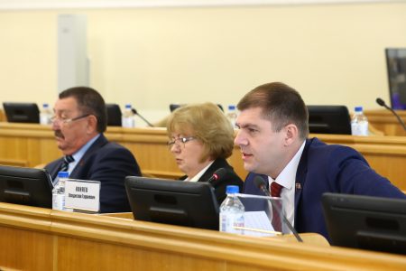 Депутат узнал, почему в районах Астраханской области плохо ремонтируются дороги