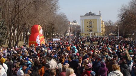 В разгар коронавируса астраханских бюджетников зовут на парад