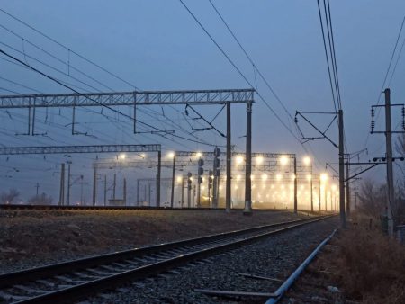 На основных ж/д станциях Астрахани внедрили «умное освещение»