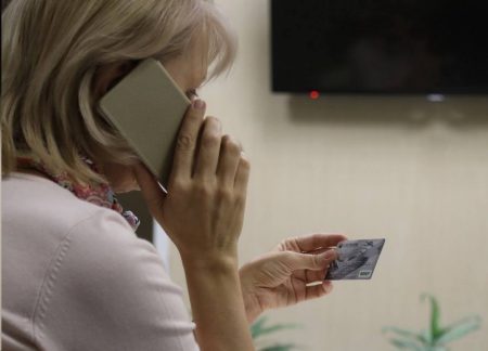 Очередная доверчивая жительница Астраханской области лишилась кругленькой суммы