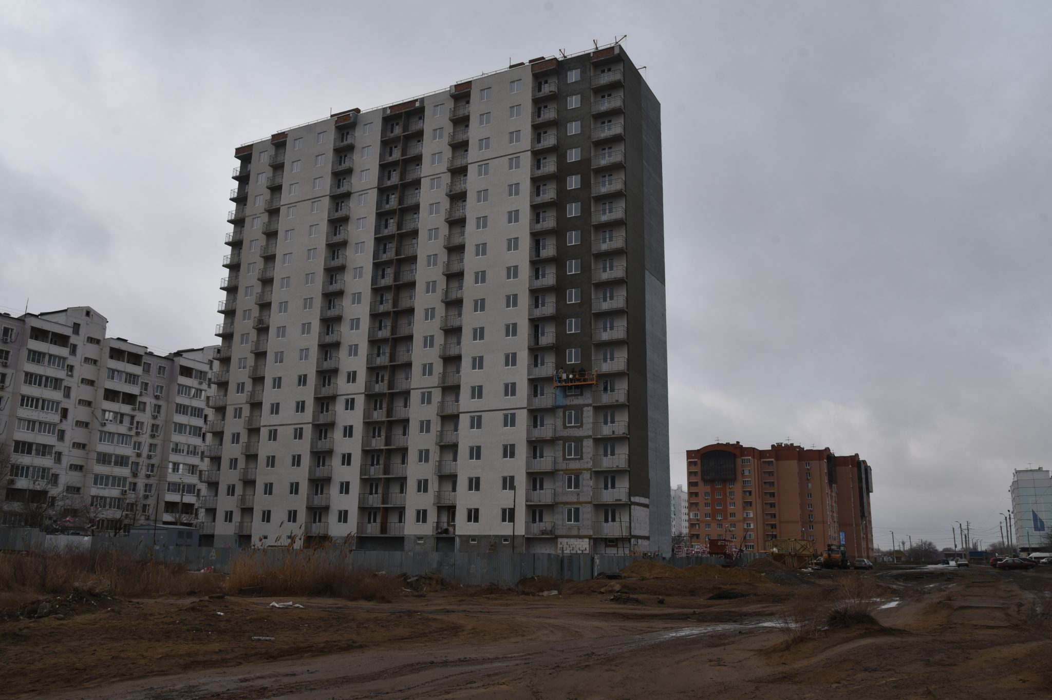 Жк бабайка. Дом на Бабаевского в Астрахани для переселенцев. Мкр Бабаевского Астрахань. Бабаевского Астрахань новый дом. 16 Этажный дом.