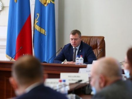 Губернатор разрешил чиновникам не разговаривать с астраханцами