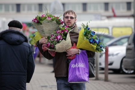 Астраханские мужчины устроили грандиозный затор ради своих женщин