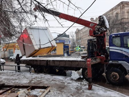 Большие Исады зачищают от незаконно установленных павильонов