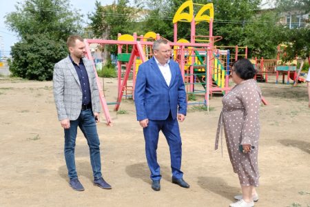 Областные чиновники устроили очередную показуху за счёт астраханцев