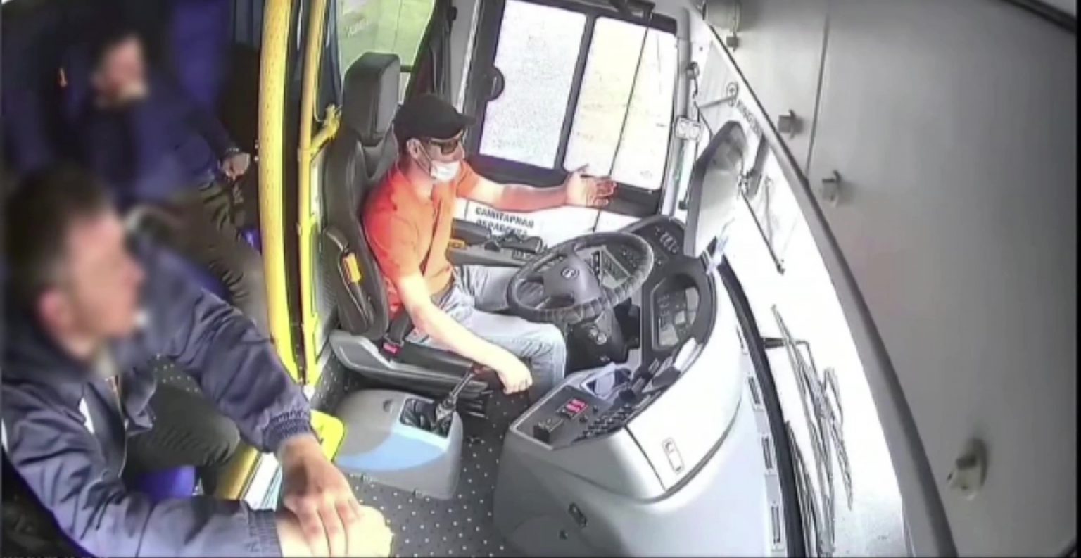 Астраханец расстрелял автобус с пассажирами за то, что тот его «подрезал». Видео