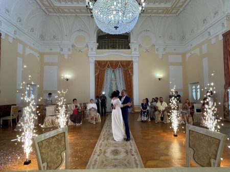 В Астрахани прошла первая свадьба прибывших соотечественников из Мариуполя