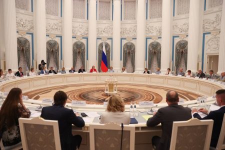 Астраханский губернатор участвует в совершенствовании госполитики по защите семьи и детей