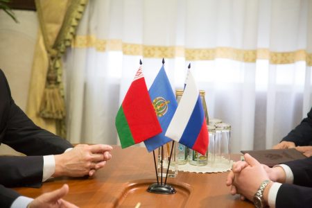 Астраханский губернатор поздравил Лукашенко с дипломатическим юбилеем