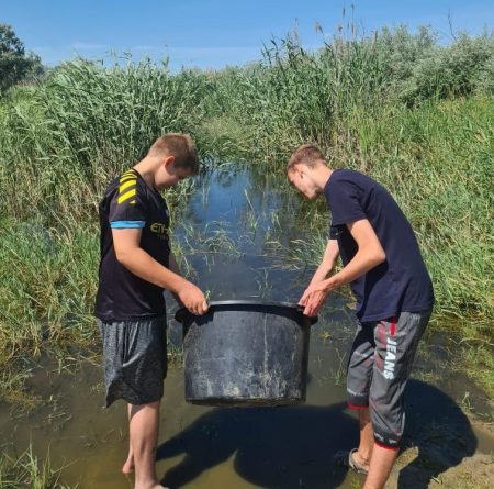 В Астраханской области спасают рыбную молодь