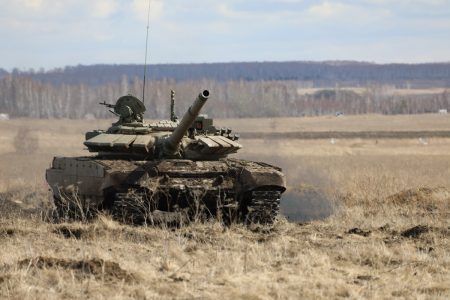 Астраханцев приглашают служить в танковом батальоне на Украине