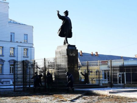 В Астрахани наконец, освободили Кирова из клетки