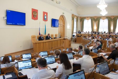 Астраханским депутатам предложили петь на заседаниях