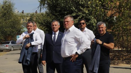 В Ахтубинский район прибыл губернатор с командой министров