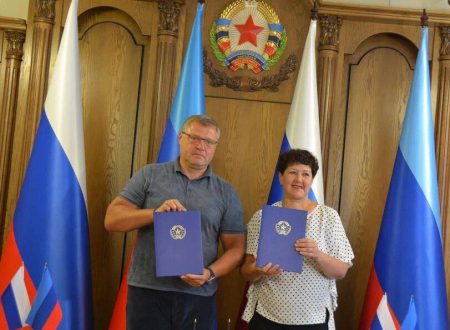 Астраханский губернатор подписал соглашение о восстановлении района Луганской Народной Республики