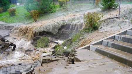 Астраханцев предупредили о временной опасности при употреблении сырой воды из-под крана