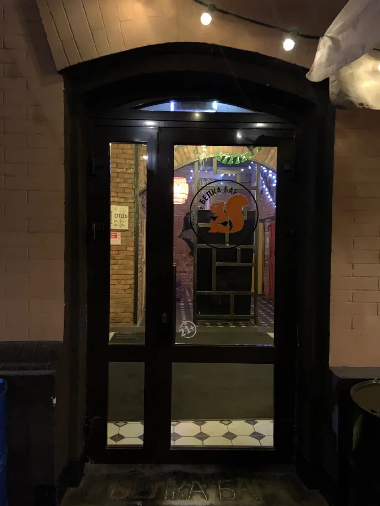 Астраханский бар "Белка" незаконно взимал с посетителей плату за вход