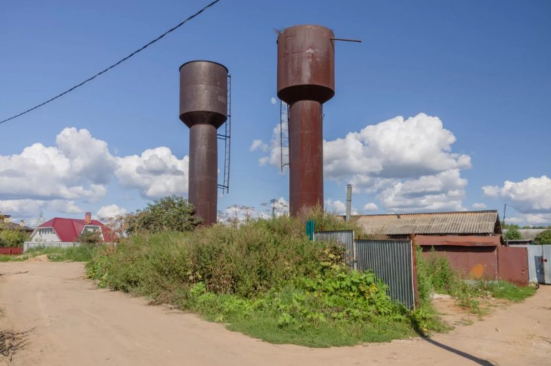 Директор МУП «Никольское» в Енотаевском районе подозревается в присвоении денег от сноса водонапорных башен