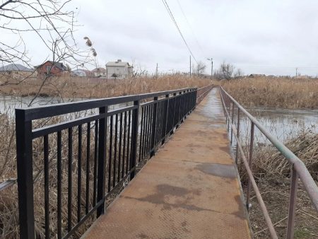 Ремонт пешеходного моста через ерик Солянка в Астрахани планируют завершить до конца года