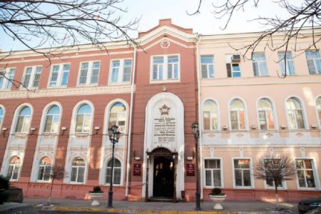 Бывший сотрудник администрации Астрахани подозревается в получении взяток