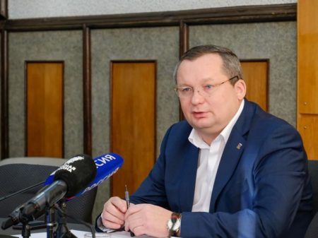 А кто из астраханских областных депутатов отказался от компенсаций? А никто!