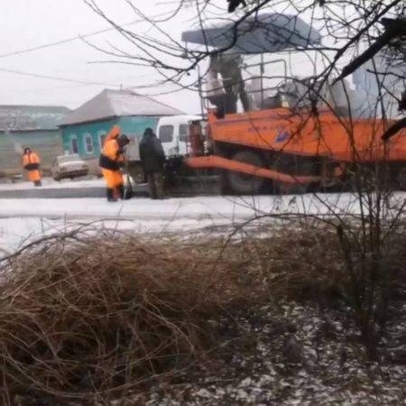 Дороги Ахтубинского района: асфальт в снег, миллионы рублей и устные замечания