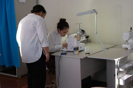 В астраханской школе старшеклассницы шьют термобелье для участников СВО