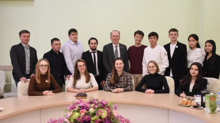 В стенах Астраханской гордумы состоялась парламентская встреча с молодёжью