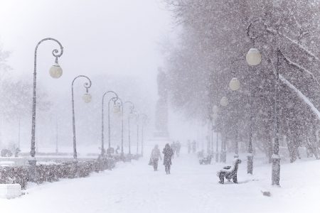 В Астрахани аномально снежный февраль, аварии на дорогах и скользкие тротуары