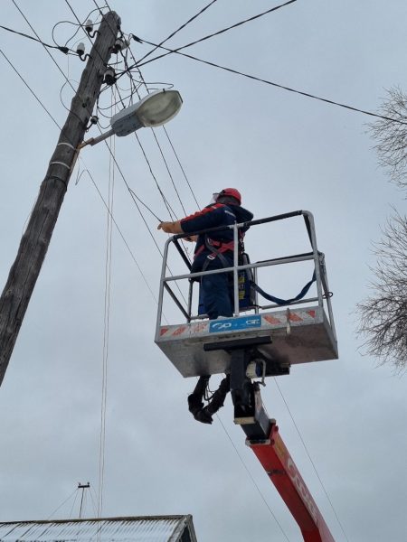 Астраханские энергетики устраняют последствия метели в нескольких районах области