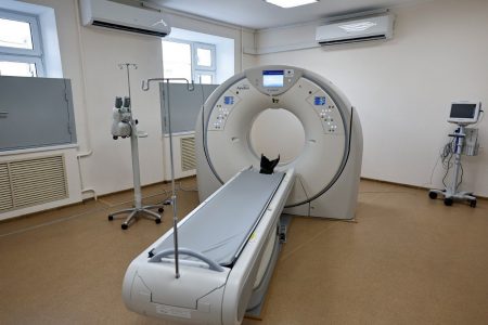 Астраханской Александро-Мариинской больнице передали новое медоборудование