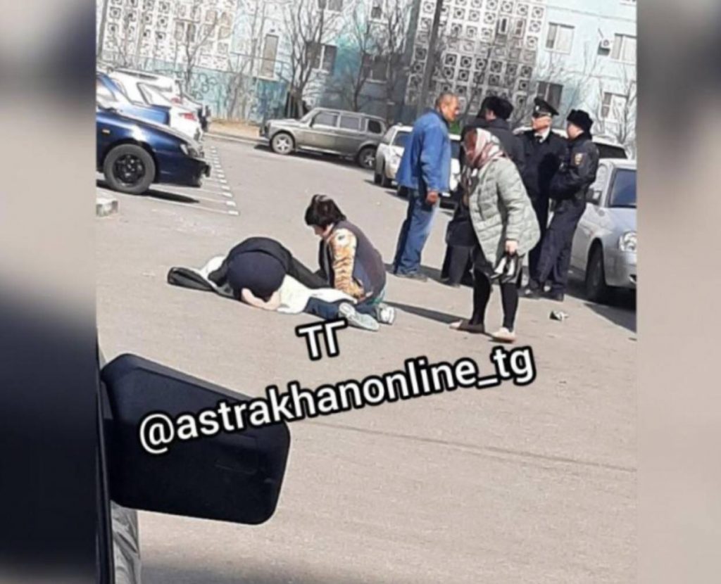 Астраханец упал из окна 17-этажного дома