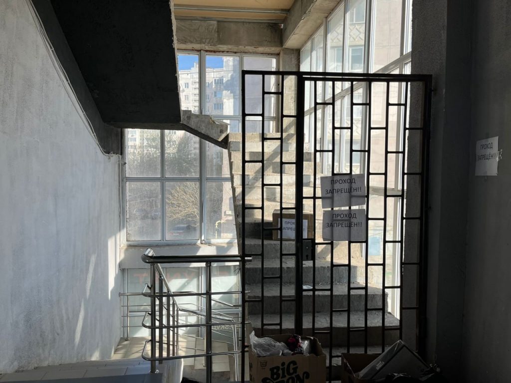 В Астрахани ребенок упал со второго этажа и получил различные травмы