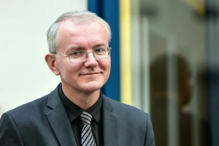 Олег Шеин покидает пост лидера астраханских «эсеров»