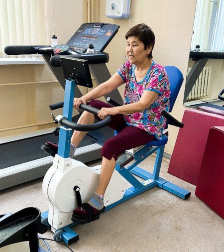 В Астрахани пациенты Александро-Мариинской больницы проходят реабилитацию на новом аппарате