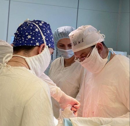 Врачи Александро-Мариинской больницы провели сложную операцию беременной астраханке