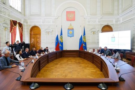 Игорь Бабушкин встретился с главами фракций Астраханской облдумы