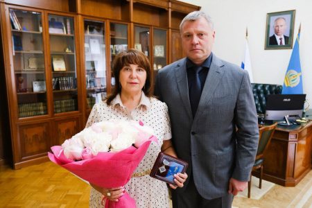 Астраханского доктора наук Аделю Умерову наградили знаком отличия «Честь и Слава» II-й степени