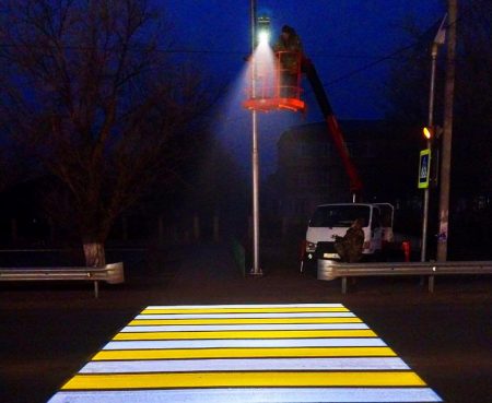 В Астраханской области появились первые проекционные пешеходные переходы
