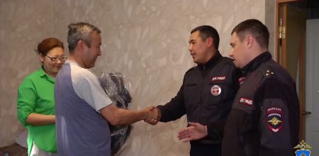 Сотрудники ГАИ помогли беременной астраханке экстренно доехать до роддома