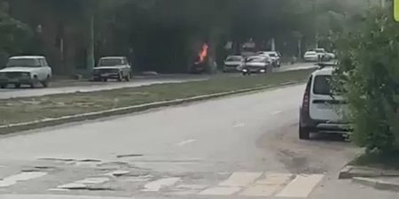 В Астрахани на ул. Б. Хмельницкого подожгли автомобиль