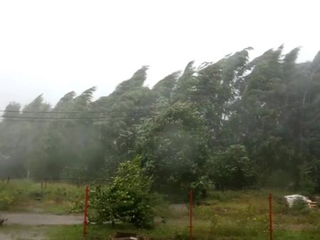 Штормовое предупреждение: на Астрахань идут сильные ветра