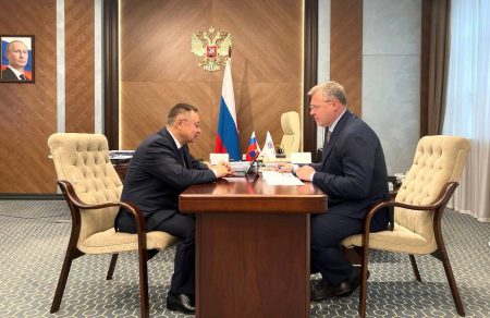 Астраханский губернатор встретился с министром строительства России